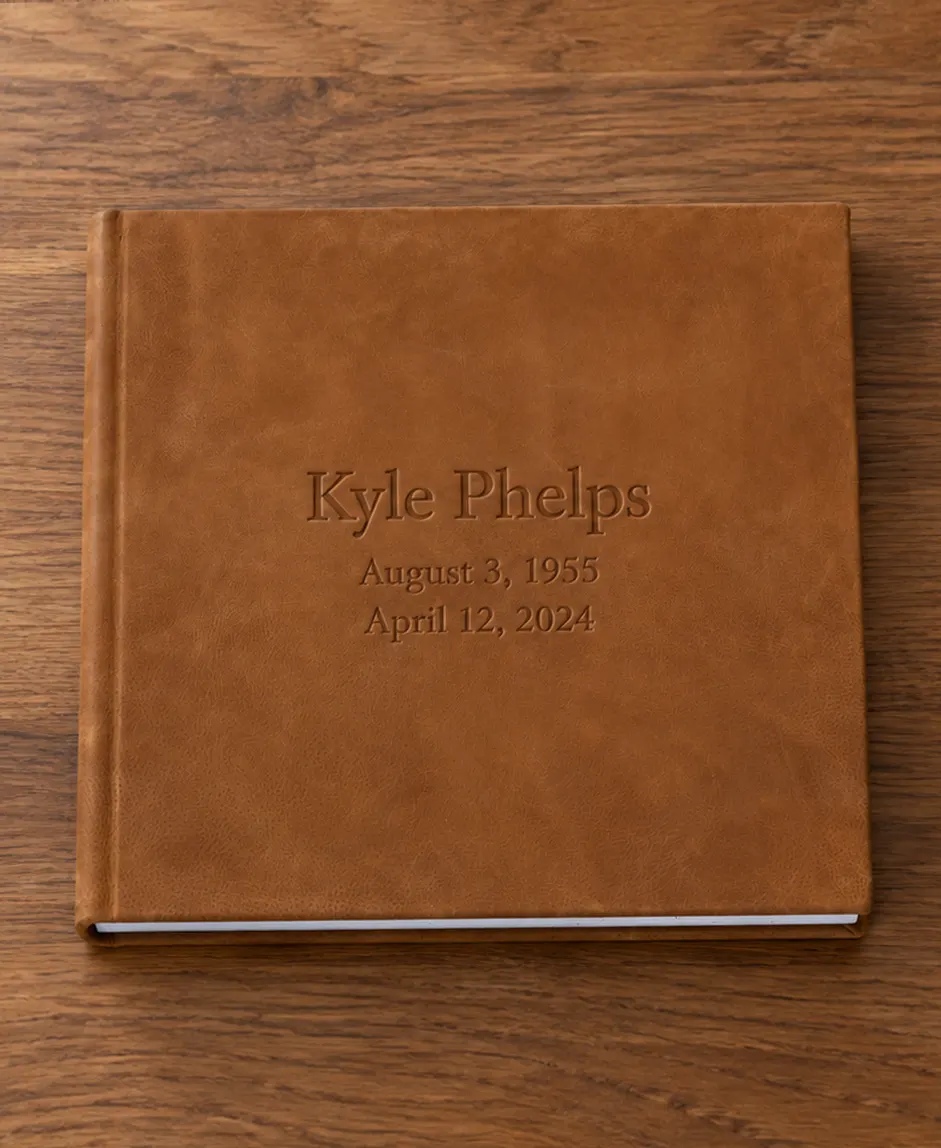 Custom memorial book by KONPOLI: Memorial book with a funeral home sample